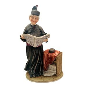 Vintage Italian Capodimonte Pucci Porcelain The Padre’s Hobbt Figurine